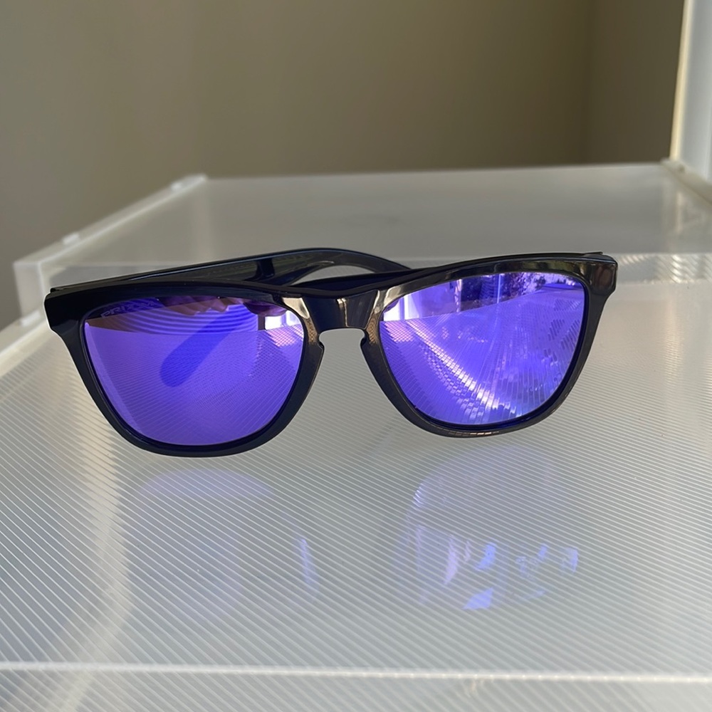 AUTHENTIC OAKLEY FROGSKINS SUNGLASSES WITH PRIZM LENSES